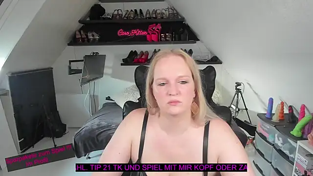 Snapshot of caro_kitten chatting on January 17, 11:04 am caro kitten online show from January 17, 11:04 am