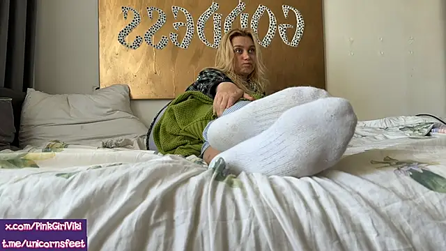 unicornsfeet online show from May 10, 10:42 am