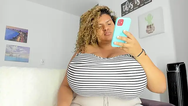 Snapshot of bigmom69_ chatting on March 11, 5:08 pm bigmom69 online show from March 11, 5:08 pm