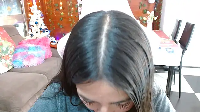 Snapshot of kendall_all4u chatting on December 4, 3:27 am kendall all4u online show from December 4, 3:27 am