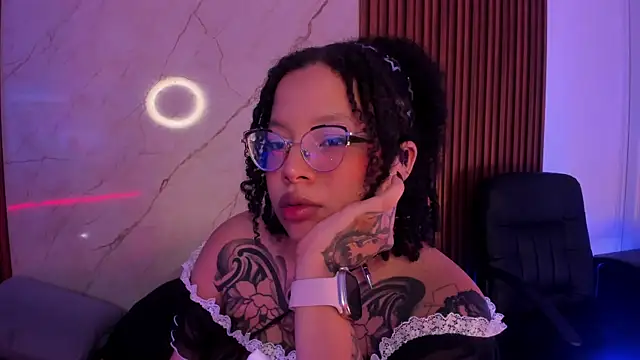 Snapshot of Emiilycollins chatting on November 11, 12:21 am Emiilycollins online show from November 11, 12:21 am