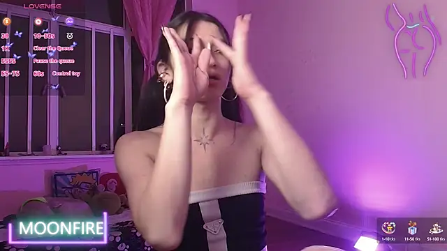 Snapshot of moonfiredancer chatting on February 11, 2:46 am moonfiredancer online show from February 11, 2:46 am