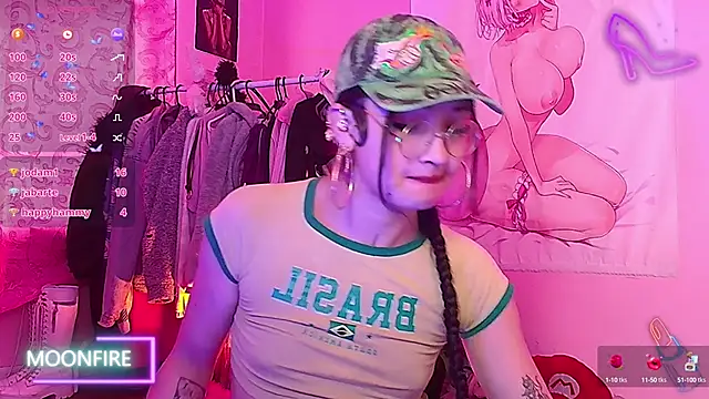 Snapshot of moonfiredancer chatting on September 18, 11:23 am moonfiredancer online show from September 18, 11:23 am