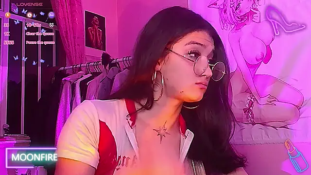 Snapshot of moonfiredancer chatting on October 2, 6:31 am moonfiredancer online show from October 2, 6:31 am