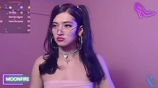 Snapshot of moonfiredancer chatting on November 25, 4:12 am moonfiredancer online show from November 25, 4:12 am