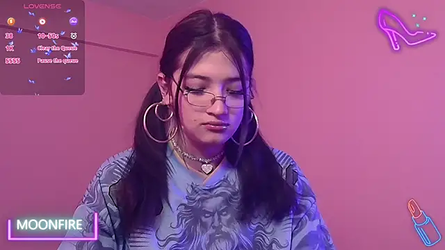 Snapshot of moonfiredancer chatting on November 27, 11:12 am moonfiredancer online show from November 27, 11:12 am