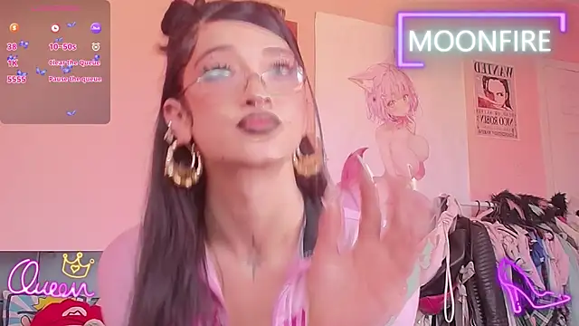 Snapshot of moonfiredancer chatting on January 7, 12:29 pm moonfiredancer online show from January 7, 12:29 pm