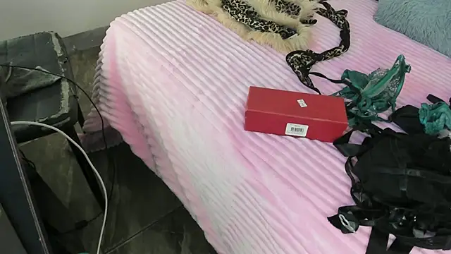 Snapshot of LIZ_HOLMES chatting on September 16, 10:49 am LIZ HOLMES online show from September 16, 10:49 am