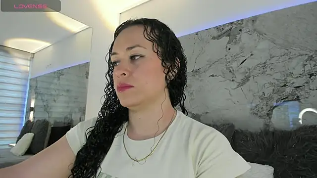 Snapshot of LIZ_HOLMES chatting on October 11, 11:31 am LIZ HOLMES online show from October 11, 11:31 am