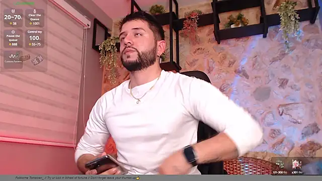 TomSloan  online show from January 11, 5:40 pm