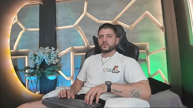 TomSloan  online show from January 21, 8:54 pm