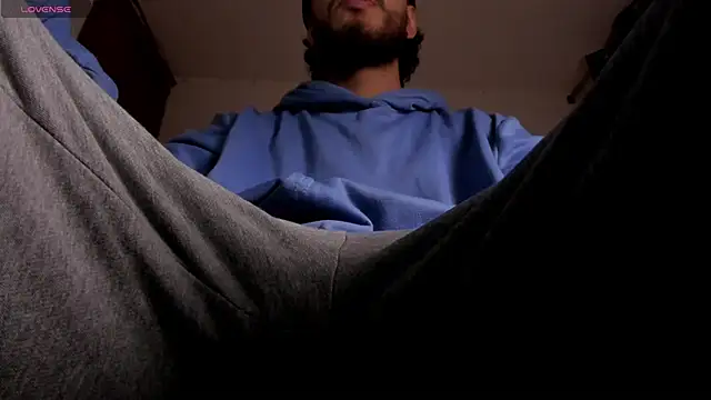 Snapshot of s_sven03 chatting on April 21, 2:51 am s sven03 online show from April 21, 2:51 am