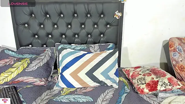 Darlyquenn11 online show from December 23, 6:00 am