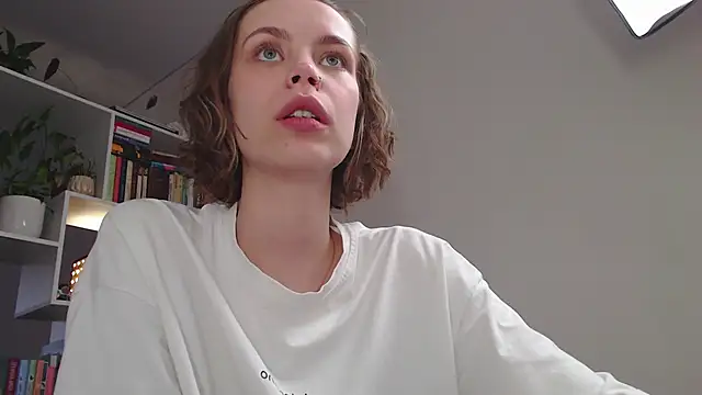 Snapshot of milly_ross chatting on February 14, 11:21 am milly ross online show from February 14, 11:21 am