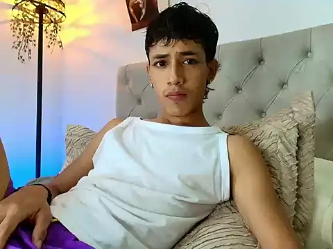 Ostin18hot online show from December 2, 2:17 am