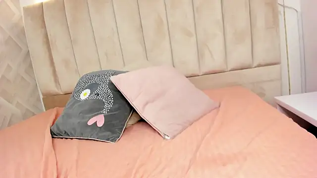 Anniie Queen online show from February 26, 3:16 am