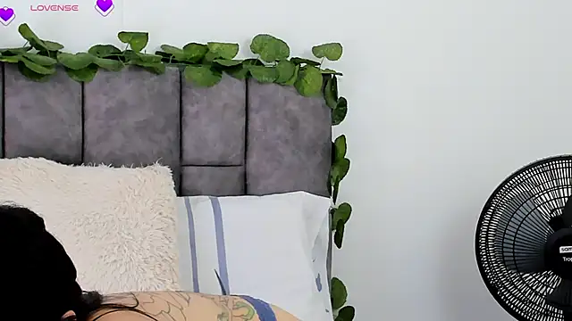 VeronicaTonu online show from December 10, 6:17 pm