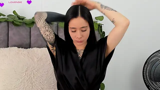 VeronicaTonu online show from December 13, 6:38 pm