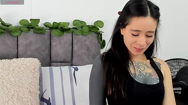 VeronicaTonu online show from December 18, 3:22 pm