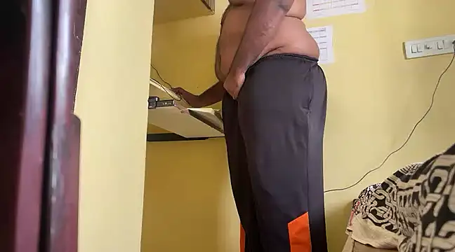 Snapshot of Dreamcaptain6888 chatting on December 12, 5:10 am Dreamcaptain6888 online show from December 12, 5:10 am