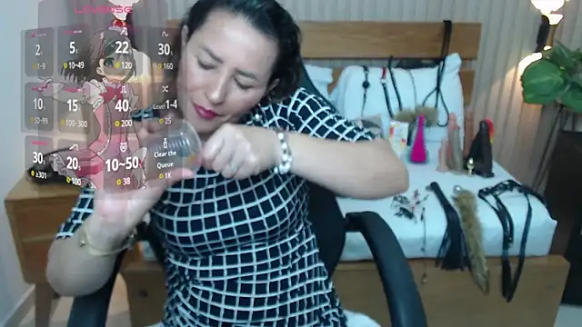 luciana ballesteros  online show from November 17, 12:33 pm