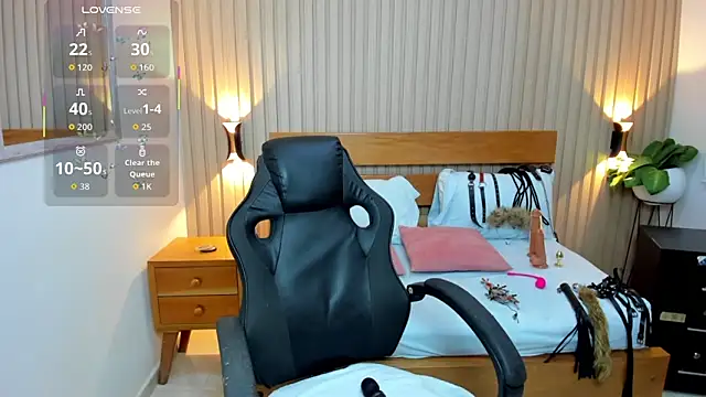 luciana ballesteros  online show from March 31, 12:05 pm