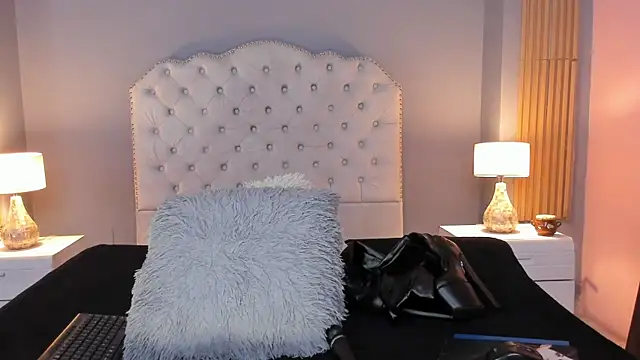 RamonaSimons online show from September 30, 8:25 pm