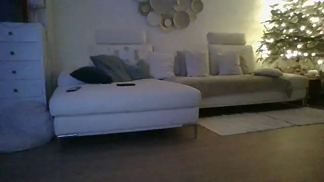 Snapshot of lyajoliee chatting on December 11, 8:07 pm lyajoliee online show from December 11, 8:07 pm