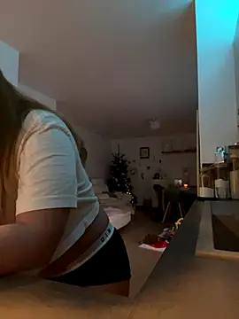 Snapshot of lyajoliee chatting on January 6, 4:27 am lyajoliee online show from January 6, 4:27 am