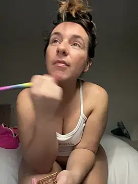 Snapshot of lyajoliee chatting on January 13, 12:54 pm lyajoliee online show from January 13, 12:54 pm