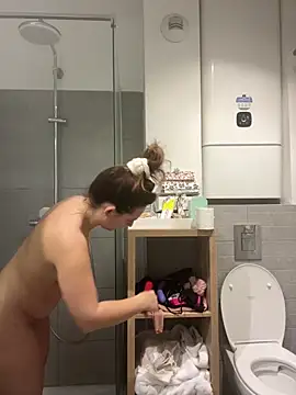 Snapshot of lyajoliee chatting on February 10, 9:57 am lyajoliee online show from February 10, 9:57 am