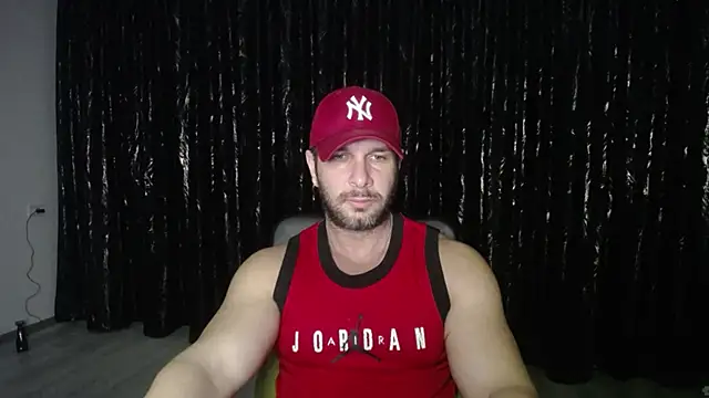 Snapshot of HotterLrgDom chatting on January 22, 1:31 am HotterLrgDom online show from January 22, 1:31 am