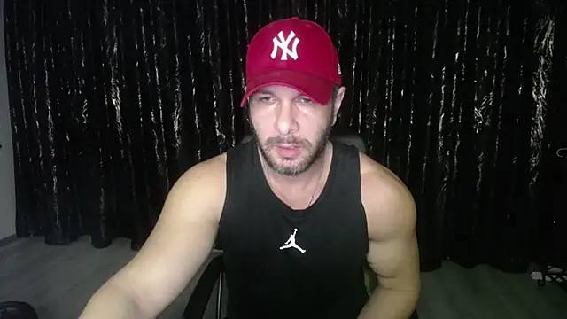 Snapshot of HotterLrgDom chatting on January 24, 1:24 am HotterLrgDom online show from January 24, 1:24 am