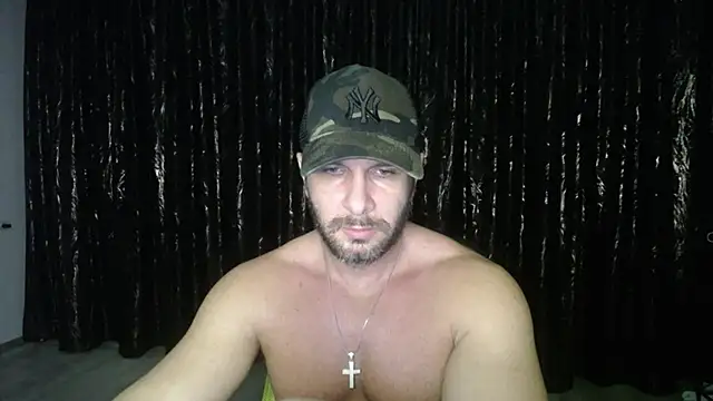 Snapshot of HotterLrgDom chatting on January 25, 2:47 am HotterLrgDom online show from January 25, 2:47 am