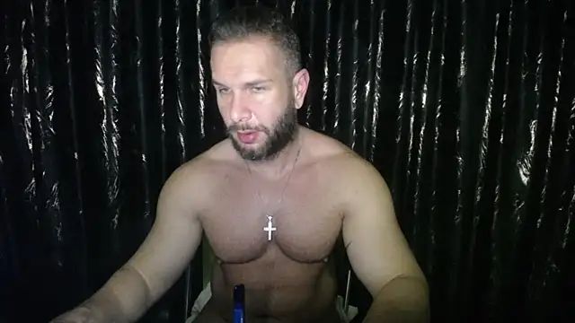 Snapshot of HotterLrgDom chatting on February 4, 1:02 am HotterLrgDom online show from February 4, 1:02 am