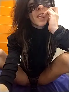 EmySkinny85 online show from January 20, 9:11 pm