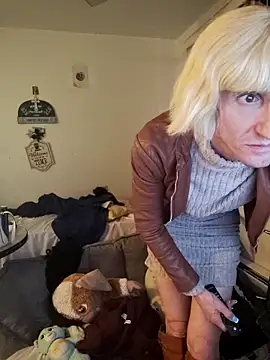 Snapshot of BirdmanJR11th chatting on November 10, 4:00 am BirdmanJR11th online show from November 10, 4:00 am