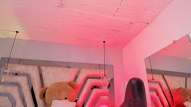 Snapshot of AngelineHeet chatting on March 12, 8:31 am AngelineHeet online show from March 12, 8:31 am