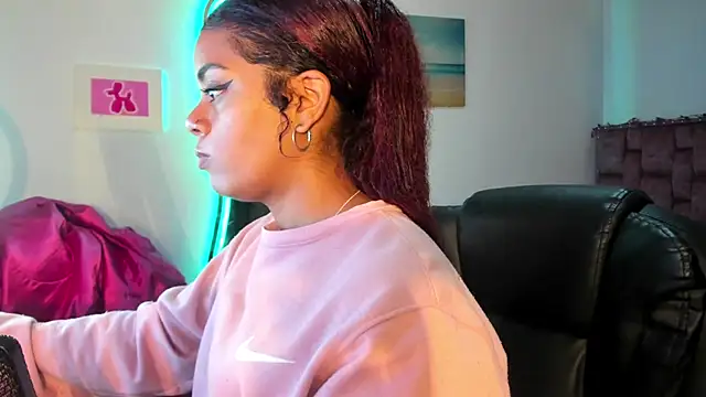 ladyrd1 online show from December 30, 3:47 am