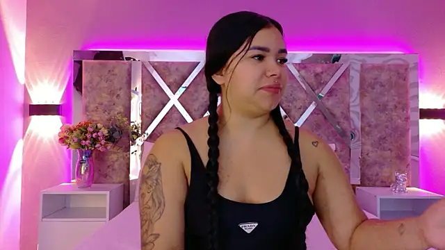 Snapshot of MarianaGarciaa__ chatting on September 20, 11:33 am MarianaGarciaa online show from September 20, 11:33 am