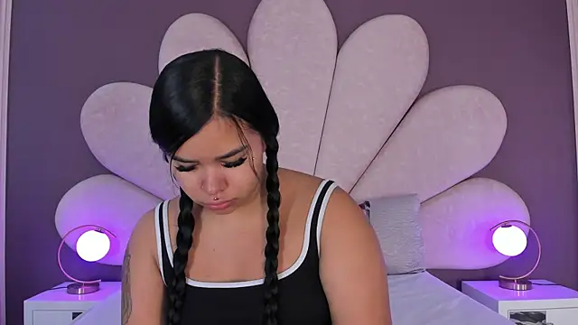 Snapshot of MarianaGarciaa__ chatting on October 4, 11:52 am MarianaGarciaa online show from October 4, 11:52 am