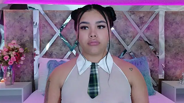 Snapshot of MarianaGarciaa__ chatting on October 23, 7:34 pm MarianaGarciaa online show from October 23, 7:34 pm