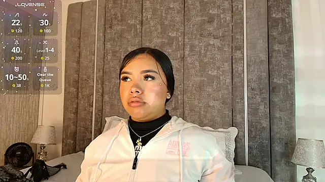 Snapshot of MarianaGarciaa__ chatting on November 27, 6:54 pm MarianaGarciaa online show from November 27, 6:54 pm