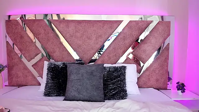 Snapshot of MarianaGarciaa__ chatting on December 3, 7:01 pm MarianaGarciaa online show from December 3, 7:01 pm