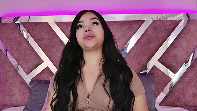 Snapshot of MarianaGarciaa__ chatting on February 22, 11:42 am MarianaGarciaa online show from February 22, 11:42 am