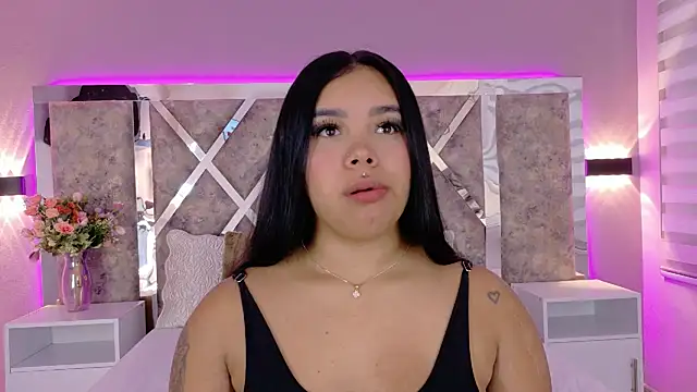 Snapshot of MarianaGarciaa__ chatting on March 13, 7:20 pm MarianaGarciaa online show from March 13, 7:20 pm