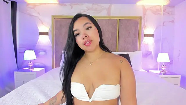 Snapshot of MarianaGarciaa__ chatting on March 25, 6:14 pm MarianaGarciaa online show from March 25, 6:14 pm