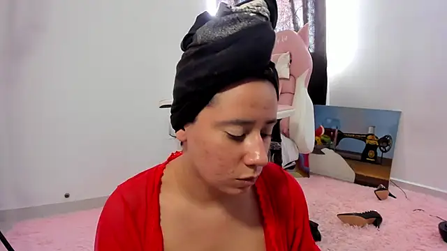 lovely kitt online show from February 4, 9:31 pm