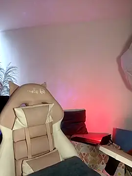 Snapshot of lovely_kitt chatting on October 19, 8:42 pm lovely kitt online show from October 19, 8:42 pm