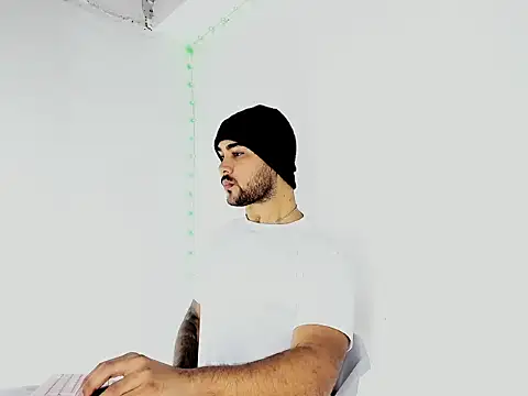 Snapshot of Sebas-hott chatting on September 19, 1:51 am Sebas-hott online show from September 19, 1:51 am